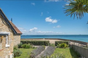 The Old Boat House, Seaview - Seafront three bedroom cottage with separate two bedroom annexe